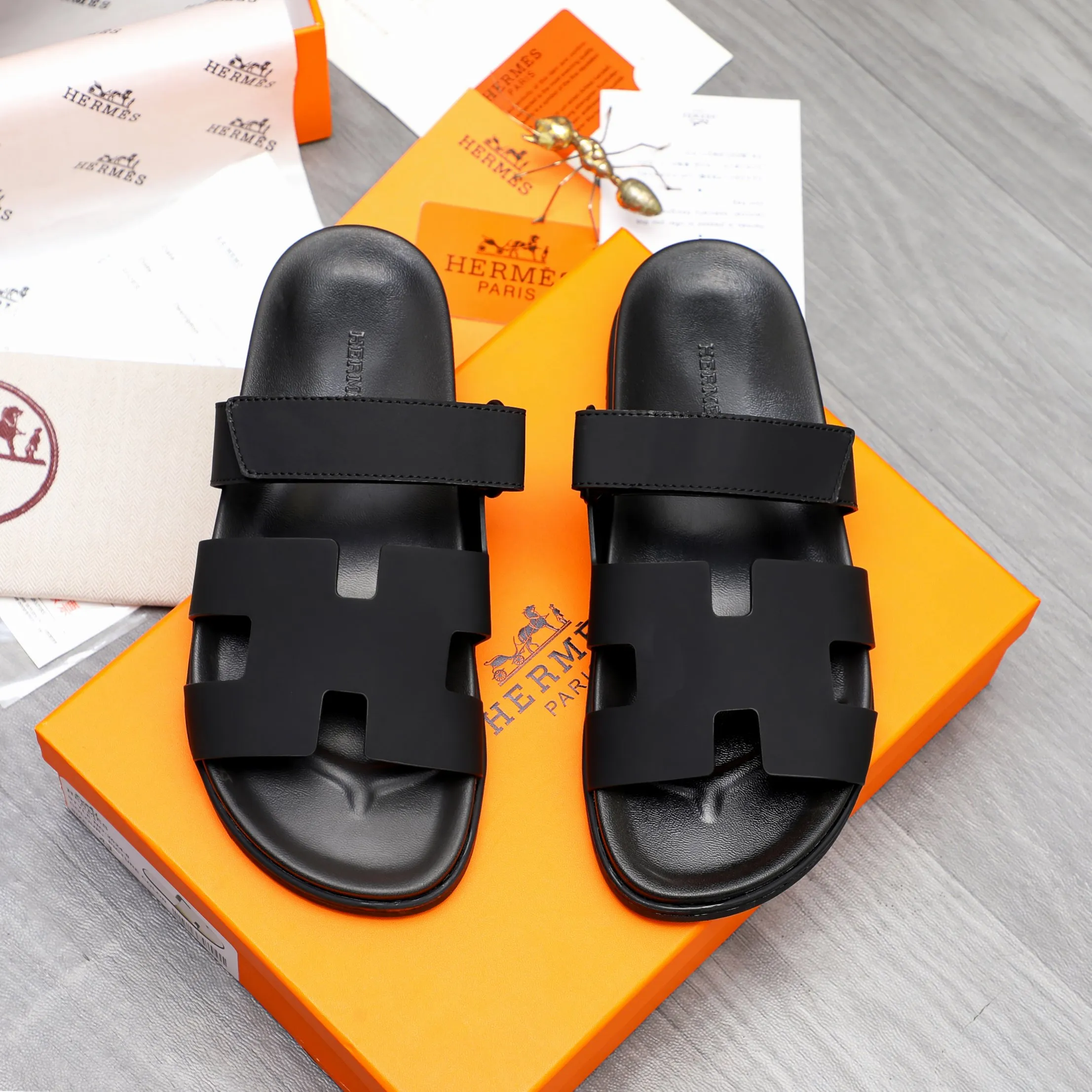 Men's shoes 💰340 Product trademark: Hermes "Hermes" Couple's slippers Regular size: 36-46 Product material: Selected matte cowhide upper, microfiber lining, original outsole